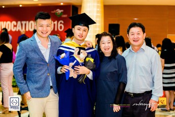 20160730-robertchai-CCHs.Brother.ZhongRongs.NTU_.Graduation.Ceremony.Jul_.2016.Roberts.Cam-Pic-0049